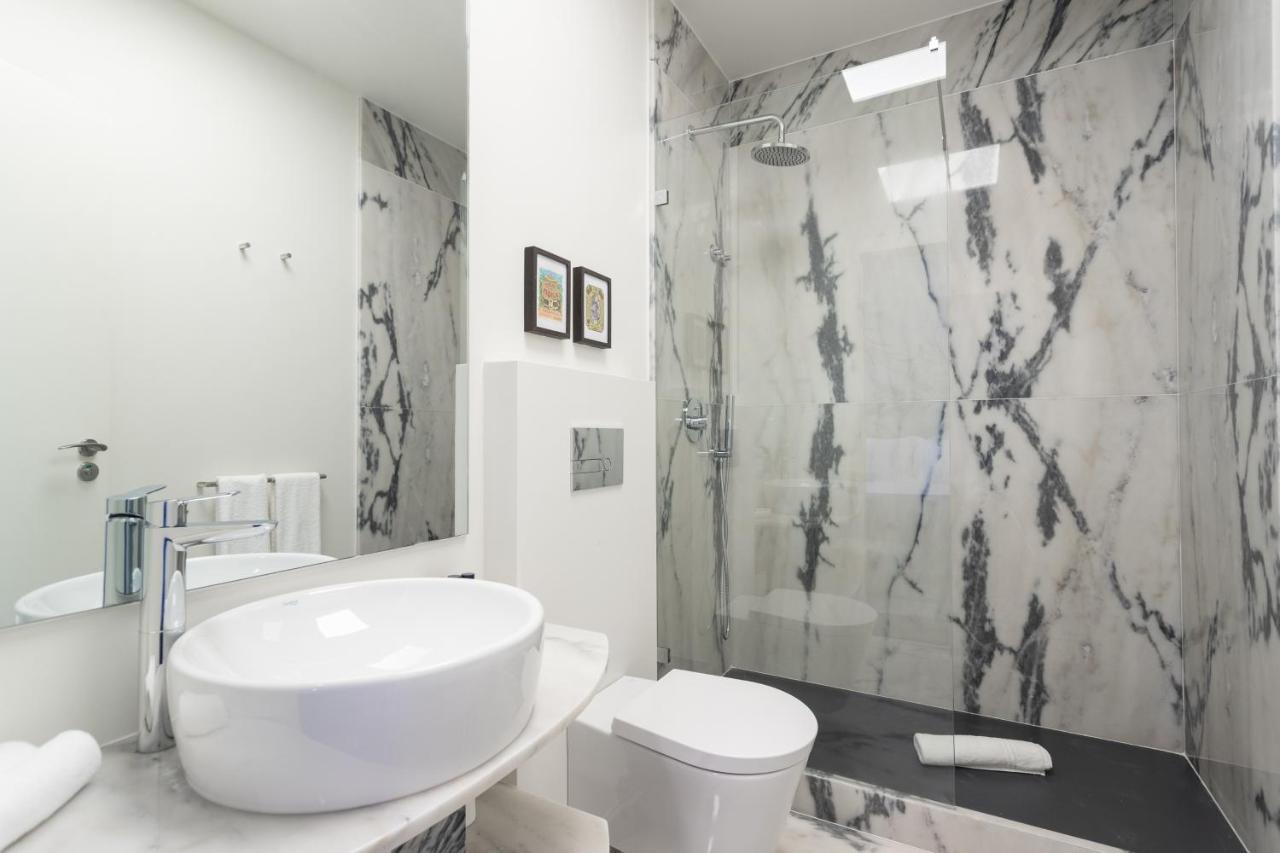 Bairro Alto Guesthouse Lisbon Bagian luar foto