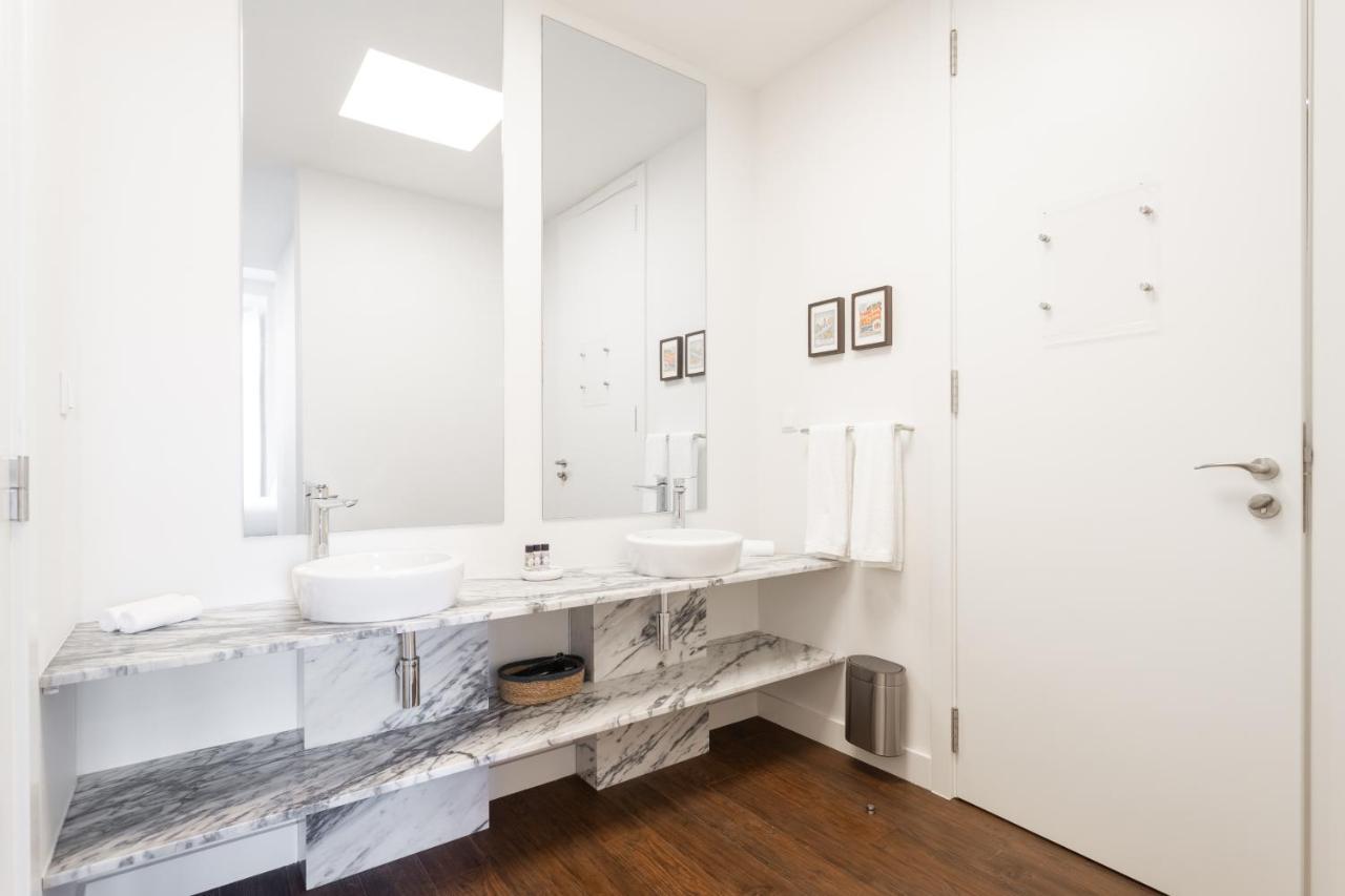 Bairro Alto Guesthouse Lisbon Bagian luar foto