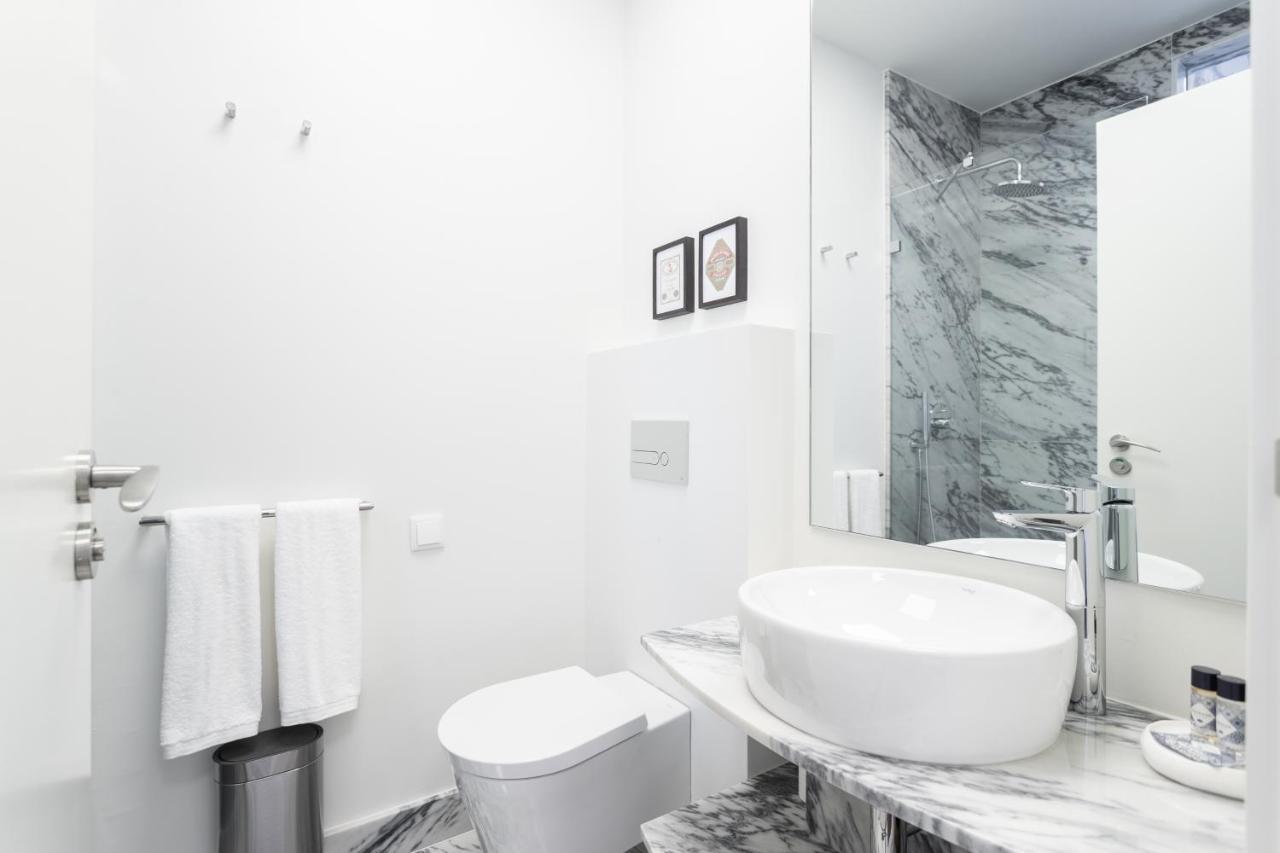 Bairro Alto Guesthouse Lisbon Bagian luar foto
