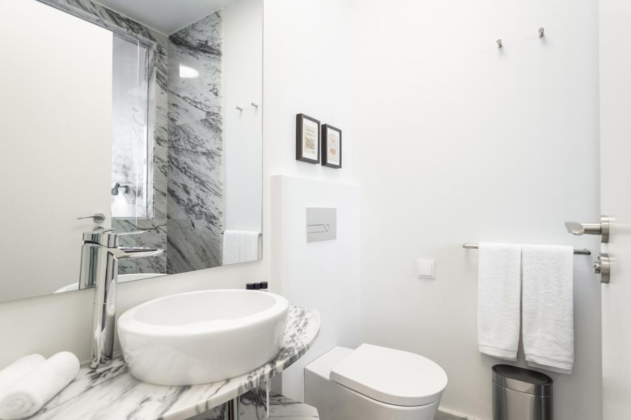 Bairro Alto Guesthouse Lisbon Bagian luar foto